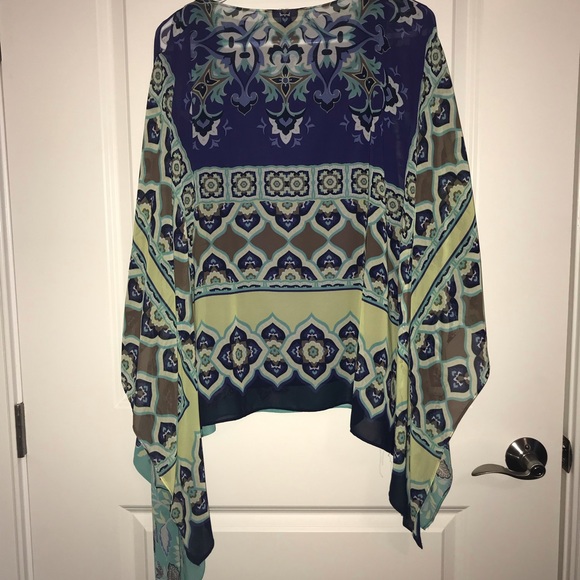 Woman’s top - Picture 2 of 5